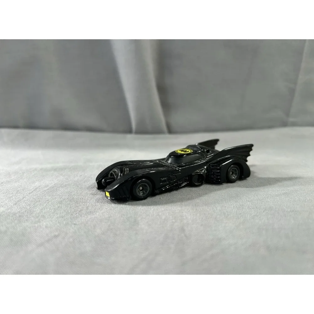 vintage 1989 ERTL DC Comics Batmobile die-cast metal toy 1:64 Tim Burton's